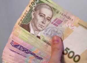 Зарплатня українців зростає: НБУ пояснює, чому