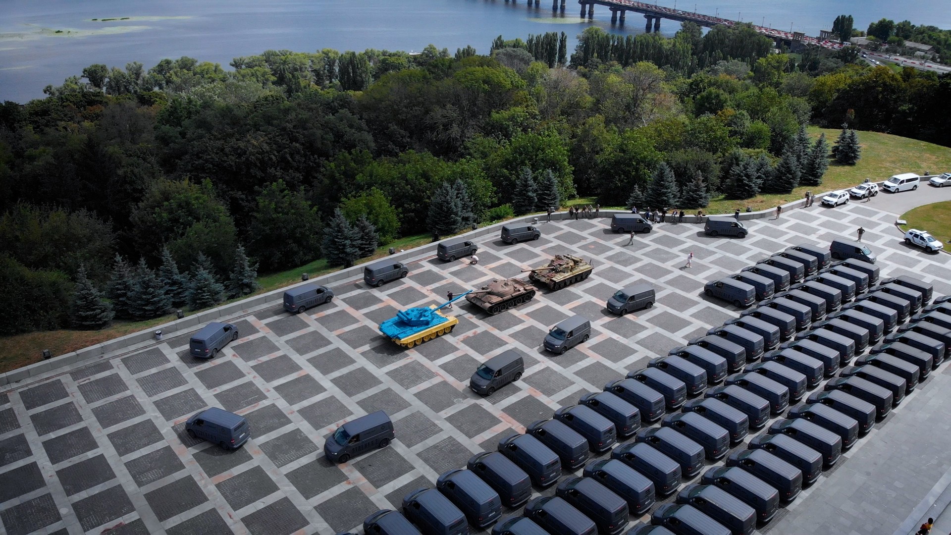 ДПСУ отримала 100 мікроавтобусів від благодійників