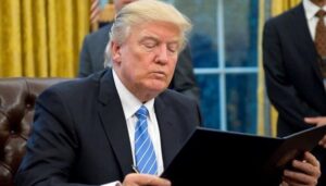 Адміністрація Трампа продовжує масові звільнення федеральних працівників