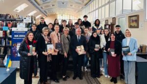 «Українську книжкову поличку» відкрили в університеті ULIM у Кишиневі