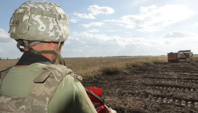 Фахівці Міноборони у квітні розмінували 5,8 тисячі гектарів