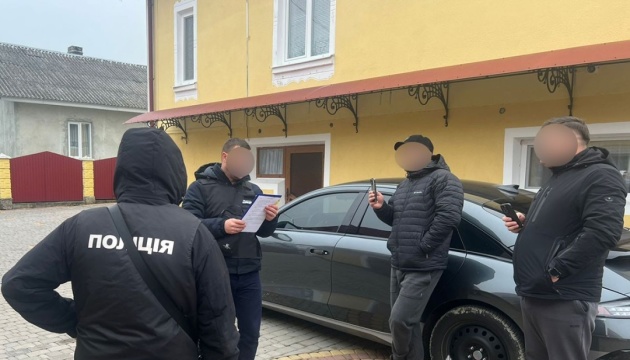 На Тернопільщині викрили схему продажу авто, ввезених як гумдопомога для ЗСУ