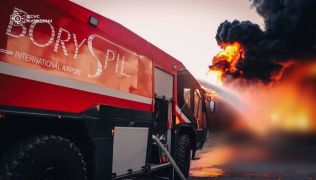 У Борисполі ліквідували пожежу на промисловому обʼєкті після комбінованого удару РФ