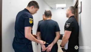 Україна екстрадувала до США хакера, причетного до понад 2,4 тисячі кібератак у світі