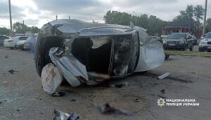 Повідомили про підозру водієві автомобіля Tesla, який у Полтаві в'їхав у парковку