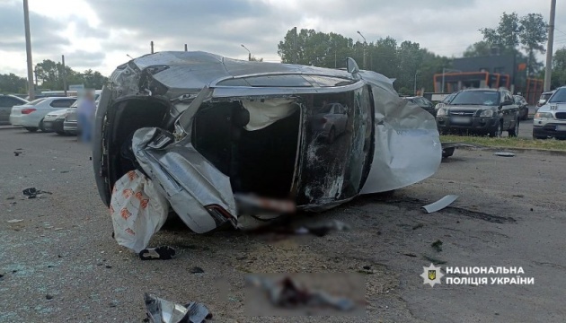 Повідомили про підозру водієві автомобіля Tesla, який у Полтаві в'їхав у парковку