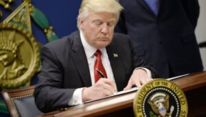 Трамп підписав визначальний для ринку криптовалюти закон про стейблкоїни