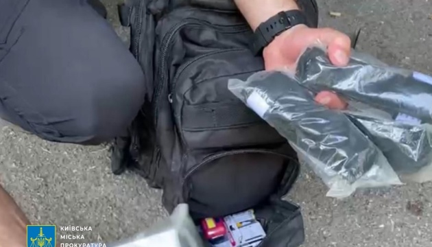 У Києві чоловік обікрав пожежну частину, коли рятувальники поїхали ліквідувати наслідки обстрілу