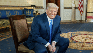 Трамп переніс портрети Обами і Буша на приховані сходи - CNN