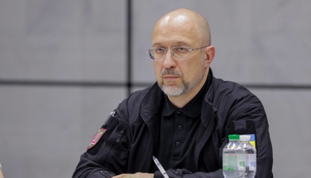 Шмигаль зустрівся зі звільненими з полону військовими
