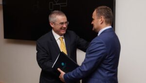 Підтримка регіонів і опалювальний сезон: Кулеба зустрівся з делегацією місії МВФ