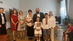 Посол відвідав школу в Будапешті, де навчаються українці, та передав книги