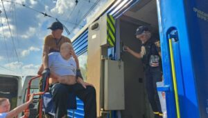 З Донеччини у жовтні евакуювали й розселили майже 400 людей