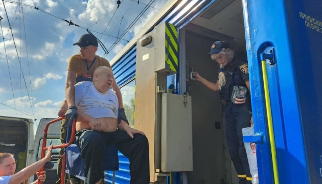 З Донеччини у жовтні евакуювали й розселили майже 400 людей