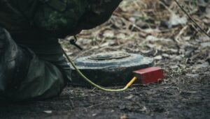 В Україні за час повномасштабної війни від мін постраждали 1330 людей, з них - 135 дітей