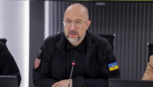 Поставки американської зброї до України йдуть за графіком - Шмигаль