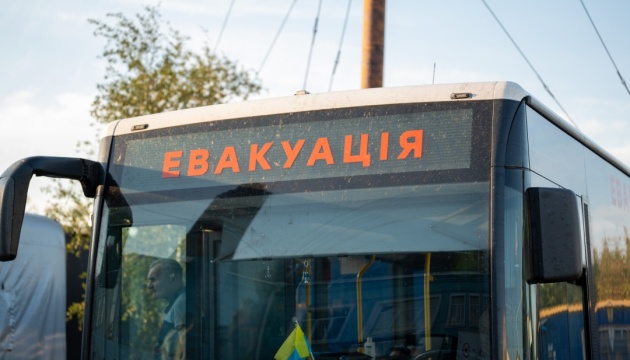 На Донеччині в зоні активних бойових дій залишаються 16,4 тисячі цивільних