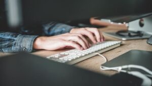 Акції технологічних компаній в Азії різко впали після стрімкого зростання - Bloomberg