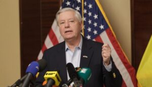Конгрес США має долучитися до розгляду мирного плану для України - сенатор Грем