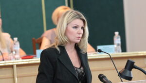 У Хмельницькій ОВА відреагували на некоректне спілкування посадовиці з ветеранами та волонтеркою