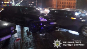 У Києві затримали п’яного водія Porsche Cayenne, який влаштував ДТП і стрілянину