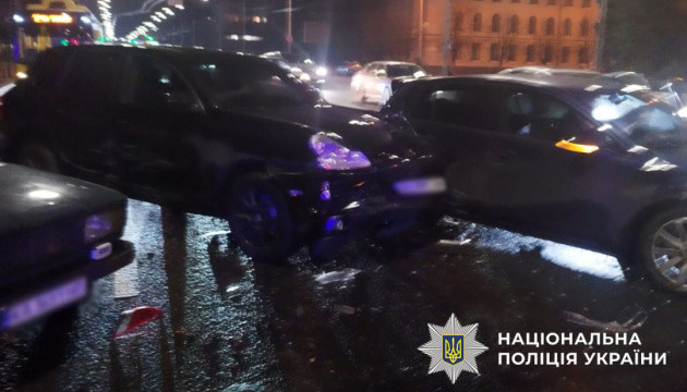 У Києві затримали п’яного водія Porsche Cayenne, який влаштував ДТП і стрілянину