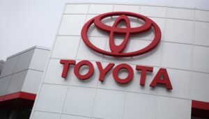 Toyota планує виробити понад 10 мільйонів авто наступного року - ЗМІ