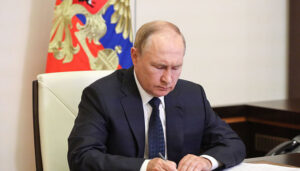 Путін підписав закон, який скасовує публічне декларування доходів чиновників