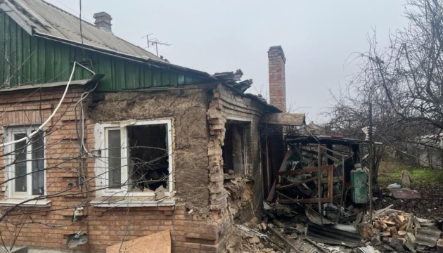 Росіяни атакували Нікопольський район, пошкоджені інфраструктура, АЗС і 4 приватні оселі