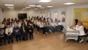 «Урок миру» у Мадриді: учні школи «Дивосвіт» обговорили реалії життя підлітків в умовах війни