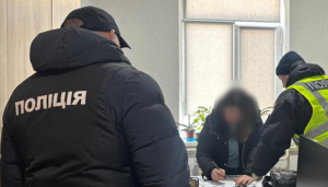 Службовицю ТЦК викрили на вимаганні грошей у матері загиблого військового