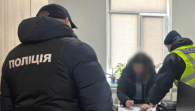 Службовицю ТЦК викрили на вимаганні грошей у матері загиблого військового