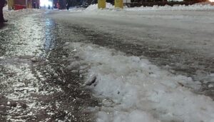 В Одеській області пройшов крижаний дощ, на дорогах ожеледиця