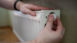 У столиці тривають роботи з перезапуску подачі тепла в будинки на Троєщині - КМВА