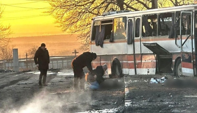 Удар РФ по автобусу на Дніпропетровщині: кількість поранених зросла до 16, загиблих - 12