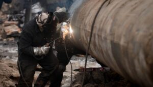 20 тисяч щомісяця: у «Дії» стартувала подача заявок на доплату для ремонтних бригад