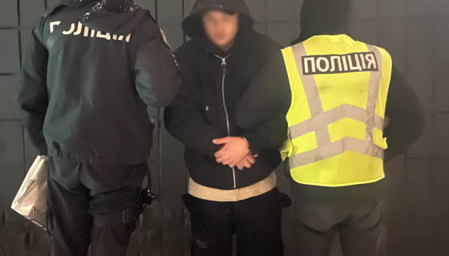 У Києві затримали чоловіка, підозрюваного у підпалі семи автомобілів