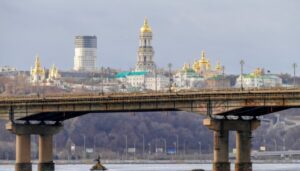 На мосту Патона в Києві сталася аварія тепломережі - частина жителів без опалення