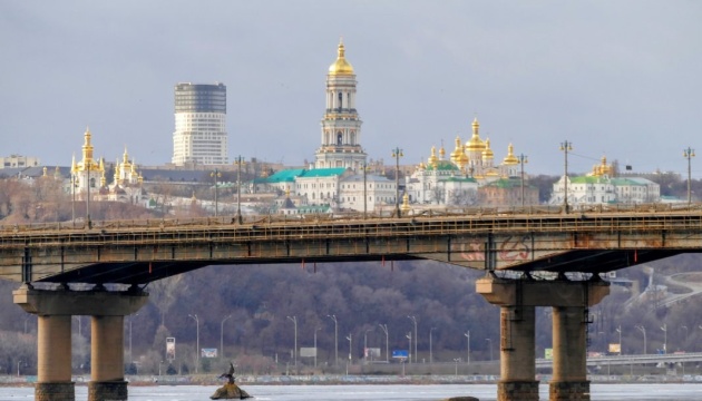 На мосту Патона в Києві сталася аварія тепломережі - частина жителів без опалення