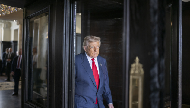 Перед відльотом Трампа у Флориді стався інцидент з іншим літаком, Пентагон підняв у повітря F-16