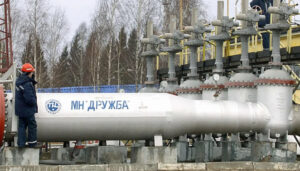 У Макрона вважають, що питання «Дружби» не має блокувати кредит ЄС для України - джерело