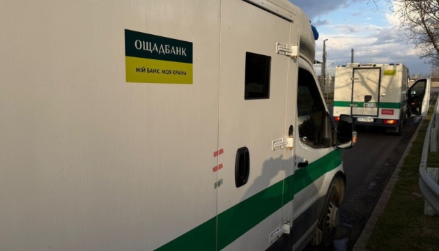 Угорщина повернула Ощадбанку інкасаторські автомобілі, але без грошей і золота