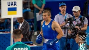 Хижняк з перемоги у першому раунді дебютував на профі-рингу