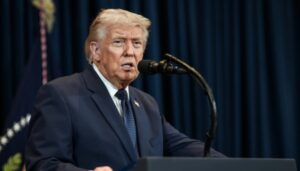 Трамп заявляє, що Іран запросив припинення вогню