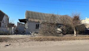Серед руїн та під обстрілами: у Козачій Лопані залишаються 350 цивільних
