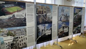 «Листівки з України»: в Угорщині відкрили виставку про зруйновану культурну спадщину